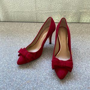 Antonio Melani Red Suede Hills with a bow, size 8 New